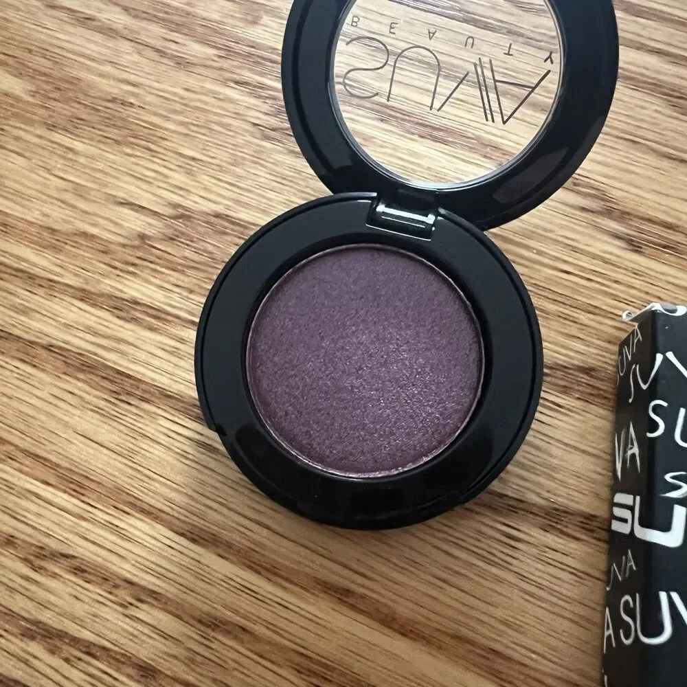 SUVA BEAUTY Eyeshadow in BBQ plum shimmer new in box 1.5g